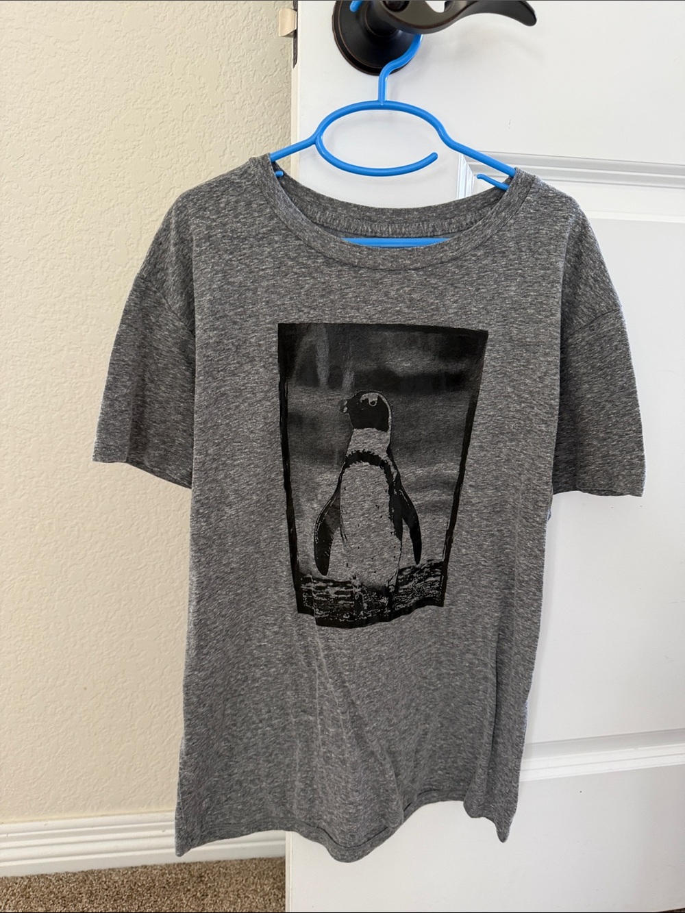 Kids' Gray Penguin Graphic Tee - Soft Crew Neck